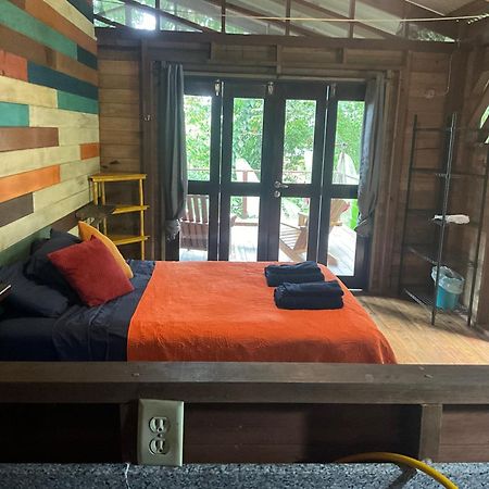 Surf Break At Paunch Bed & Breakfast Bocas del Toro Exterior photo
