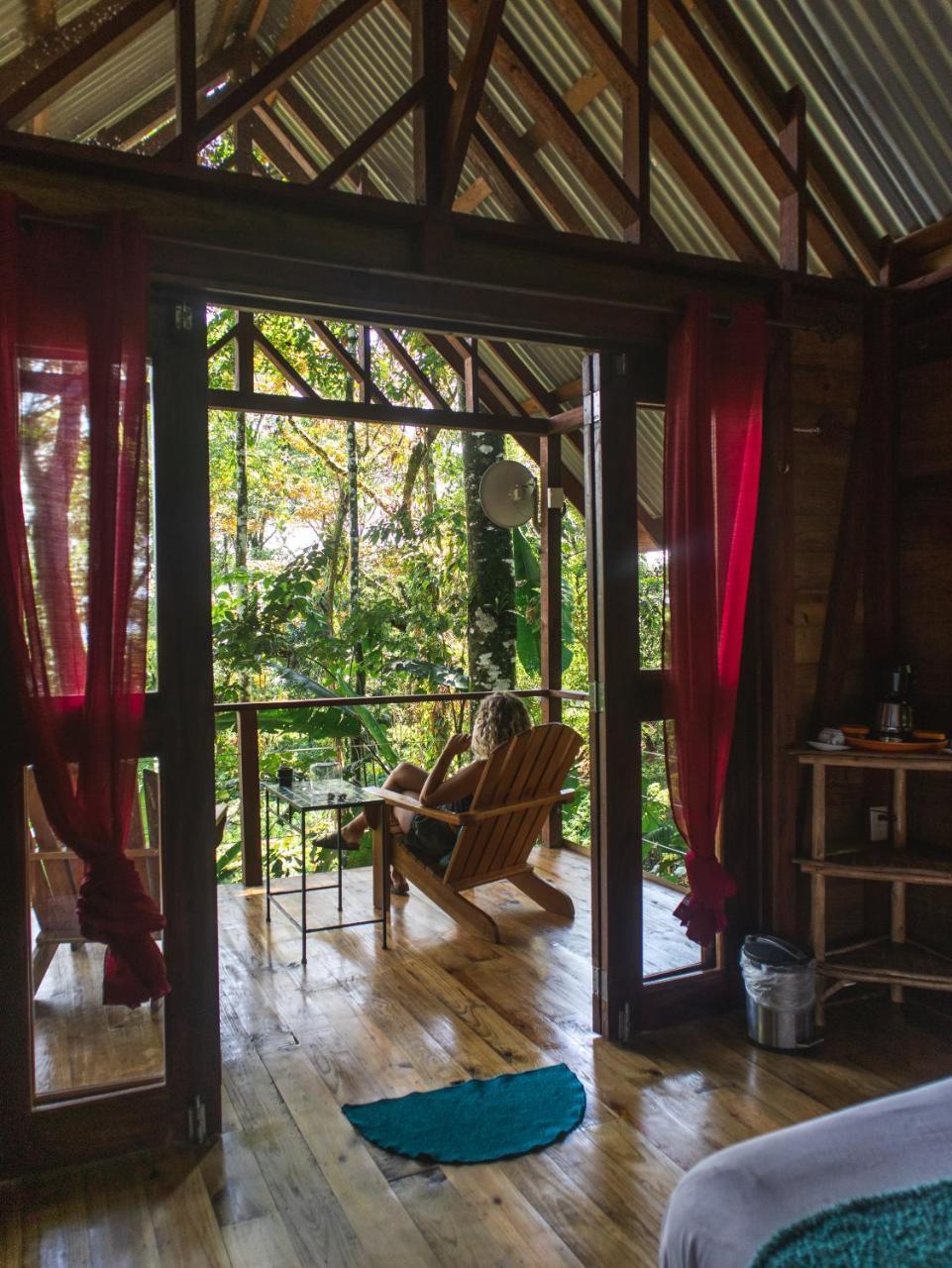 Surf Break At Paunch Bed & Breakfast Bocas del Toro Exterior photo