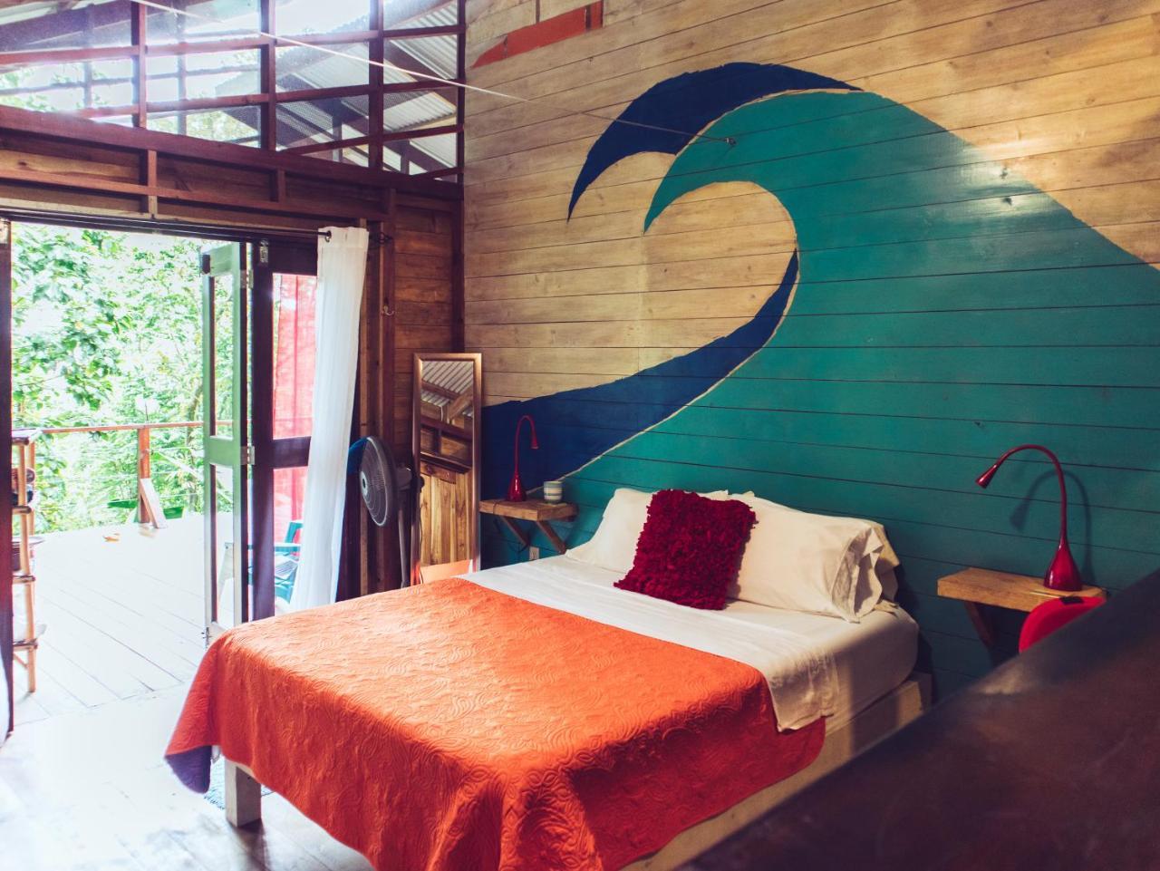 Surf Break At Paunch Bed & Breakfast Bocas del Toro Exterior photo