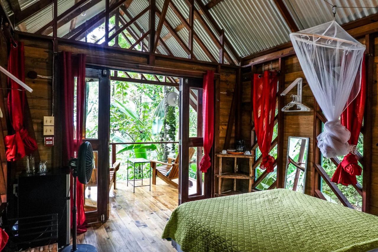 Surf Break At Paunch Bed & Breakfast Bocas del Toro Exterior photo